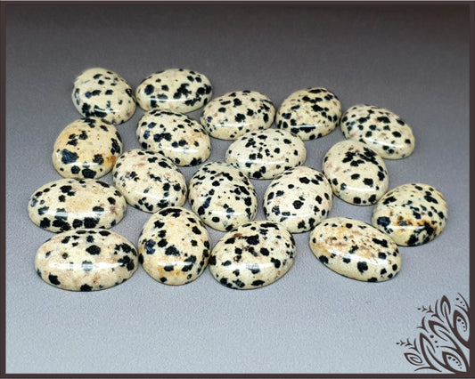 Dalmation jasper cabochon - oval - 20 mm