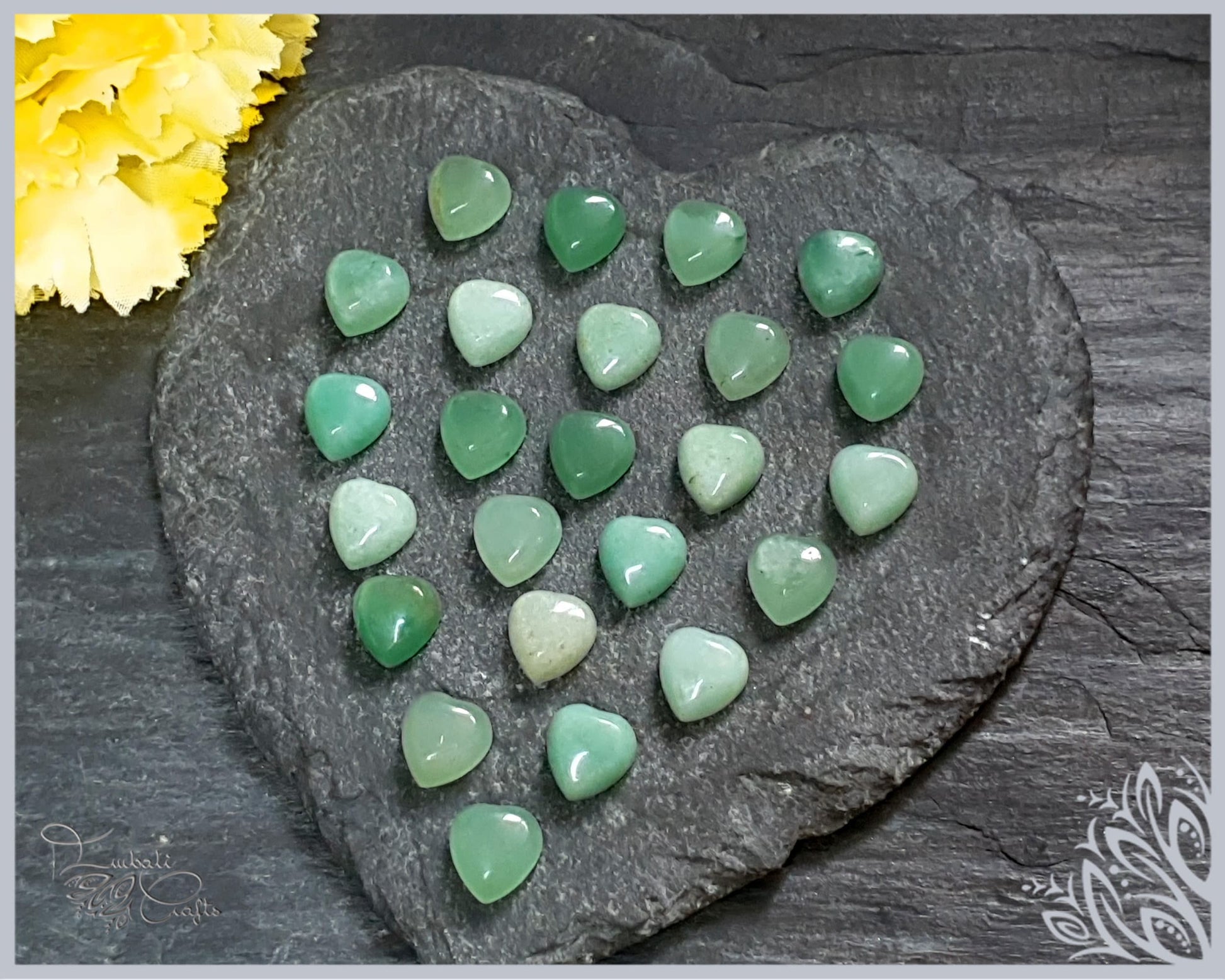 Jade cabochon - heart shaped - 10 mm