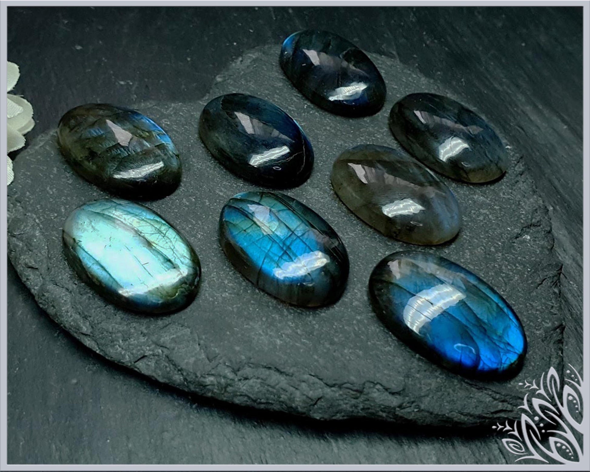 Blue labradorite cabochon - oval - 30 mm