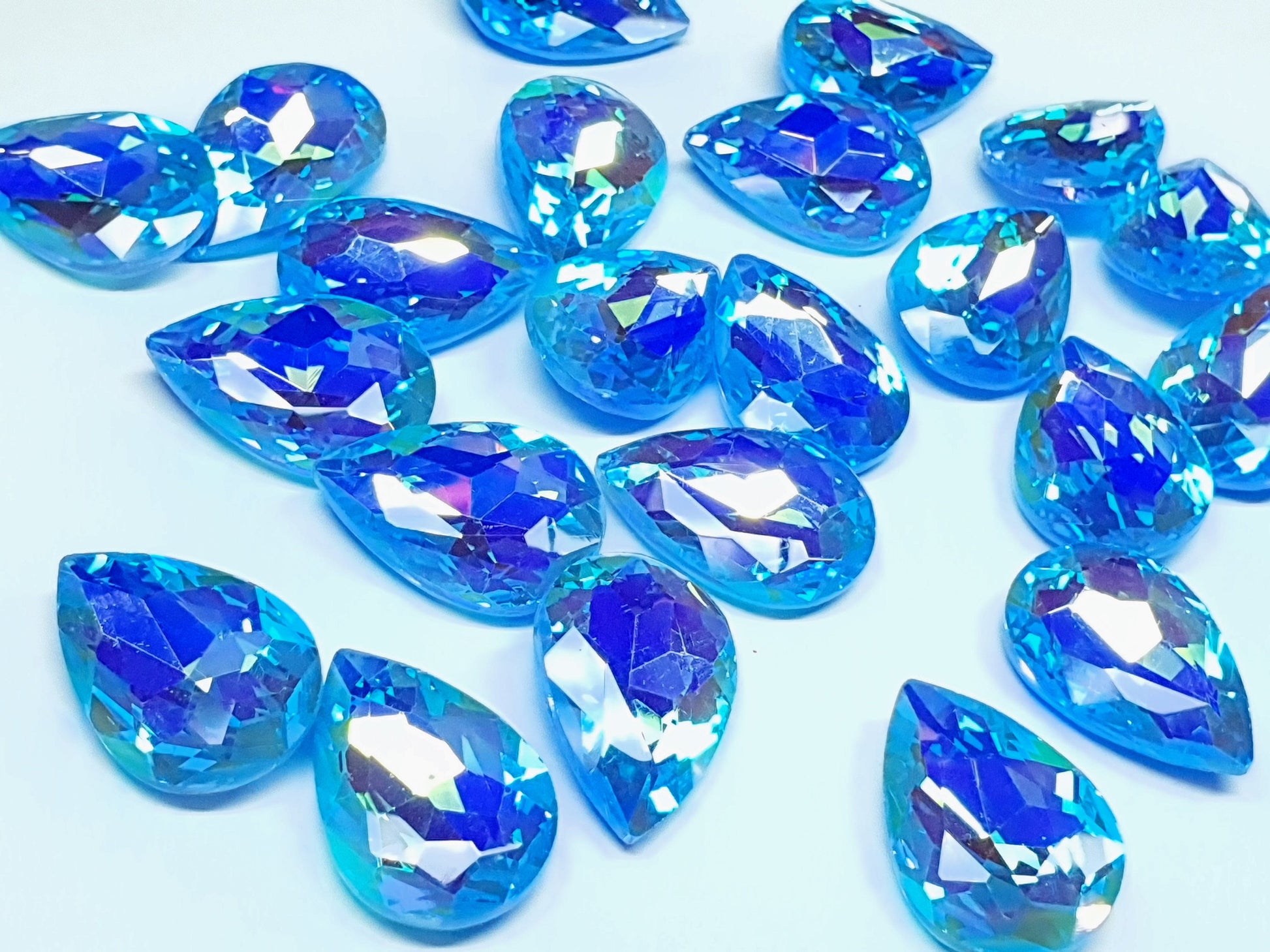 Glass crystal - pear - 20 x 30 mm - Baby blue