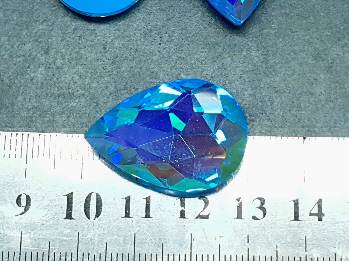 Glass crystal - pear - 20 x 30 mm - Baby blue