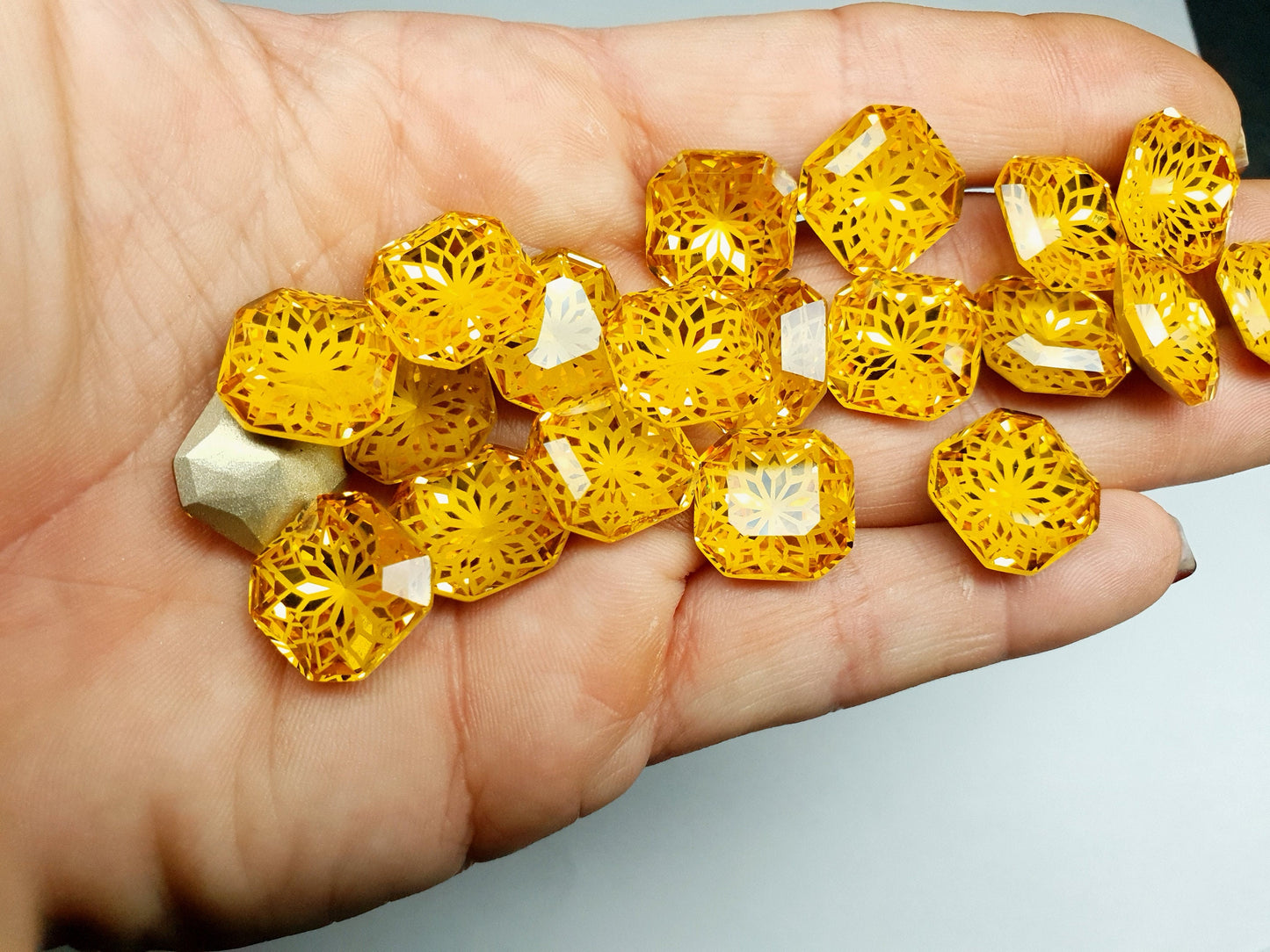 Glass crystal - square - 14 mm - Bumble bee yellow