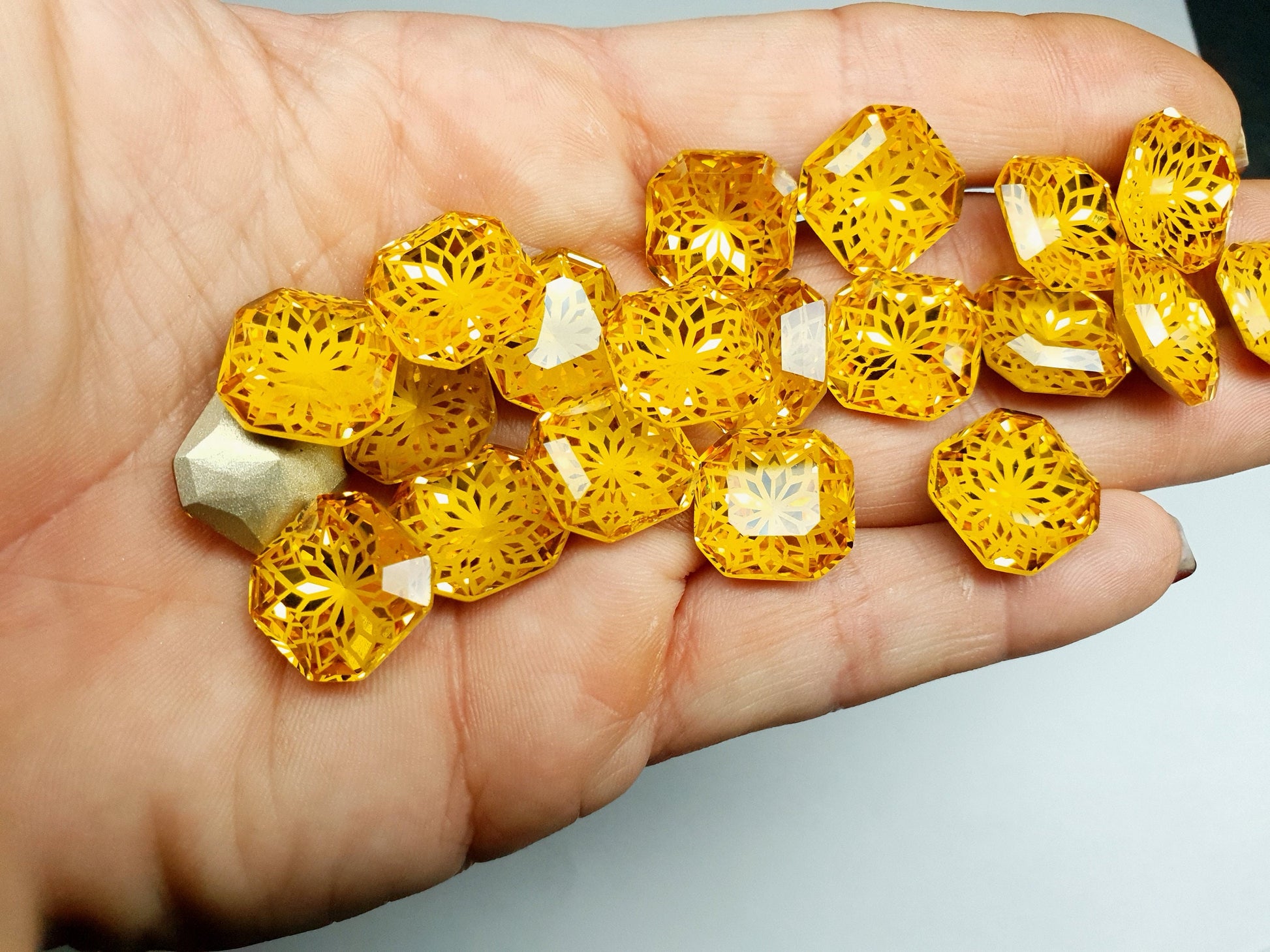 Glass crystal - square - 14 mm - Bumble bee yellow