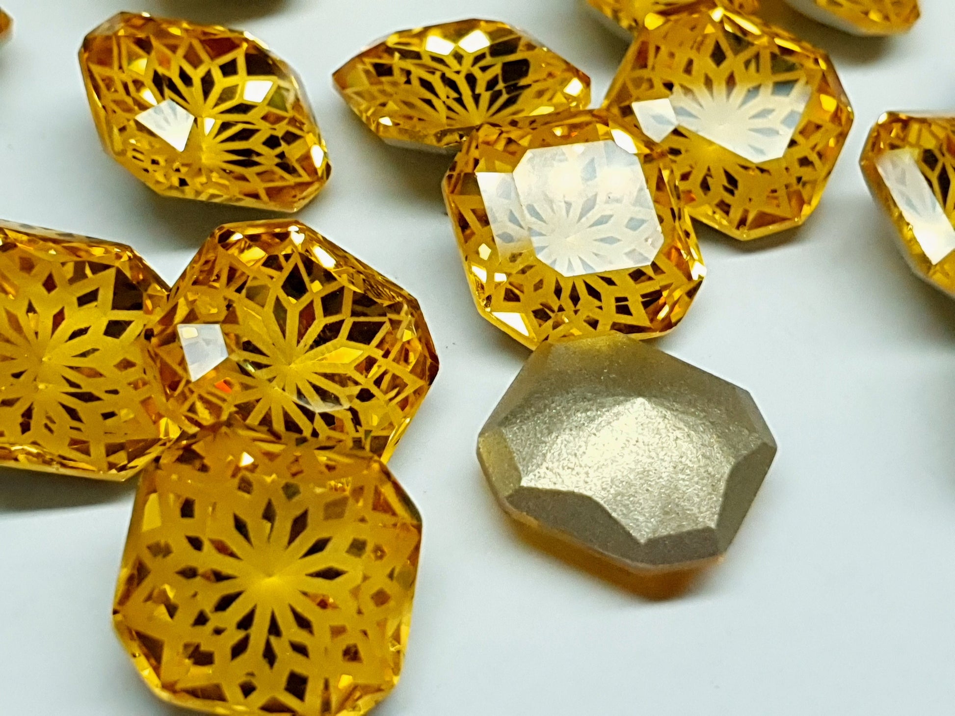 Glass crystal - square - 14 mm - Bumble bee yellow