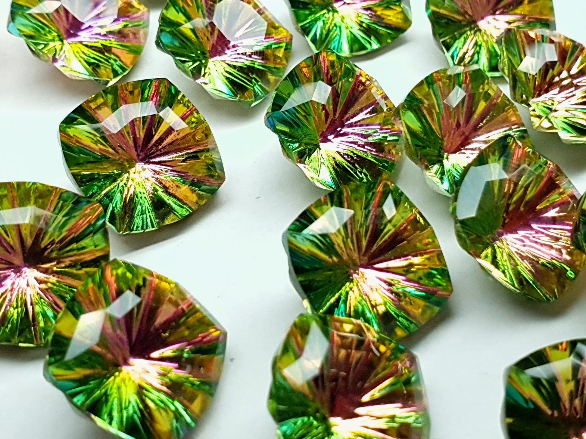 Glass crystal - square - 14 mm - AB green starburst