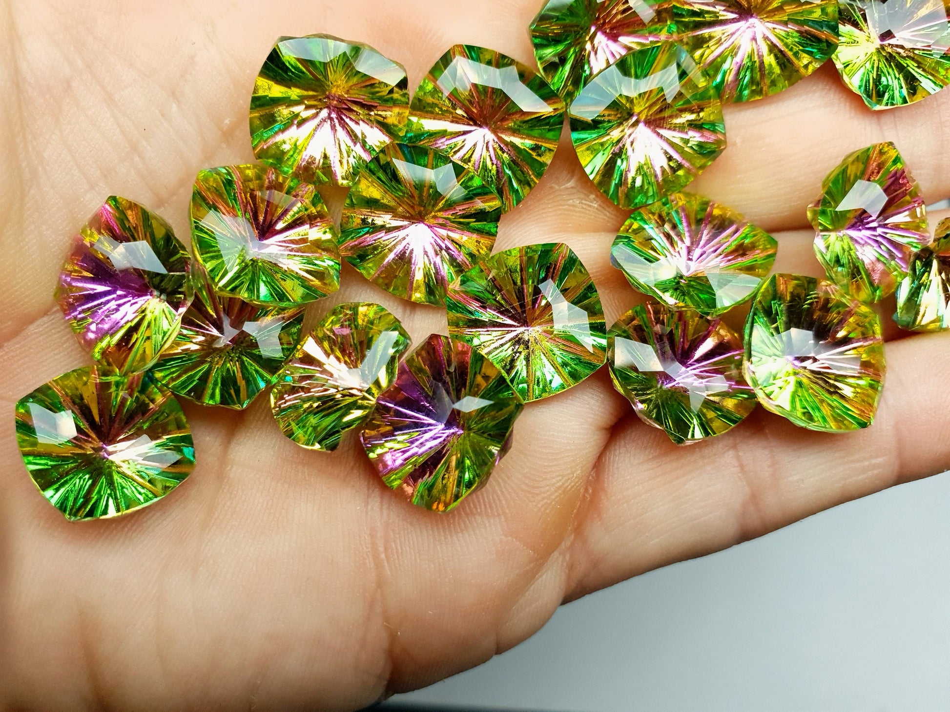 Glass crystal - square - 14 mm - AB green starburst