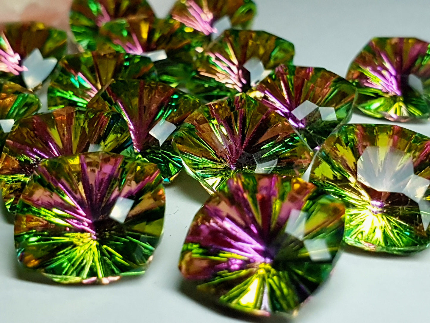 Glass crystal - square - 14 mm - AB green starburst