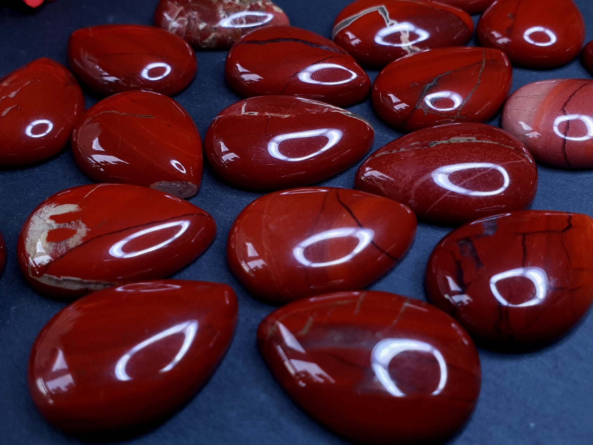 Red jasper cabochon - pear - 25 mm