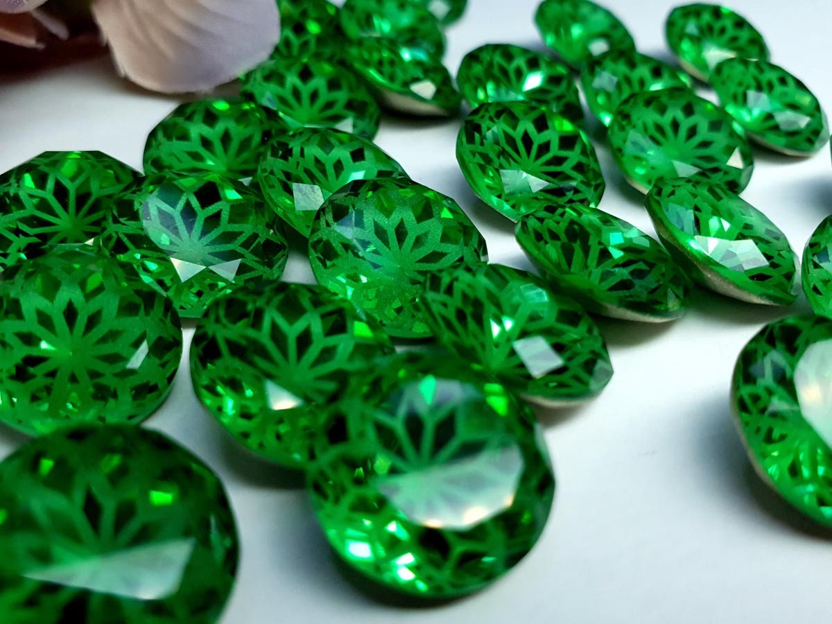 Glass crystal - round - 14 mm - Emerald green