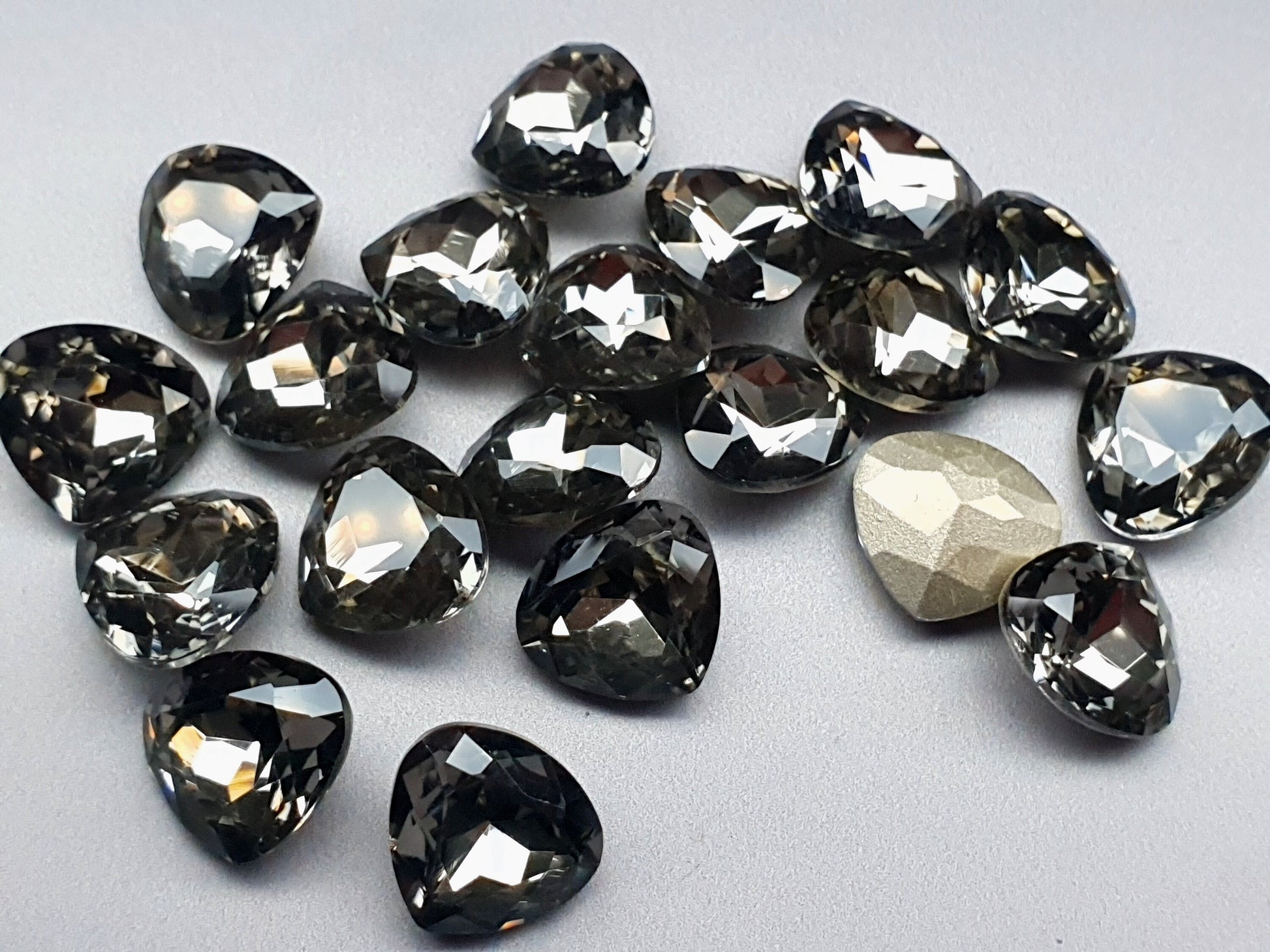 Glass crystal - Squat Pear - 13 mm - Black beauty