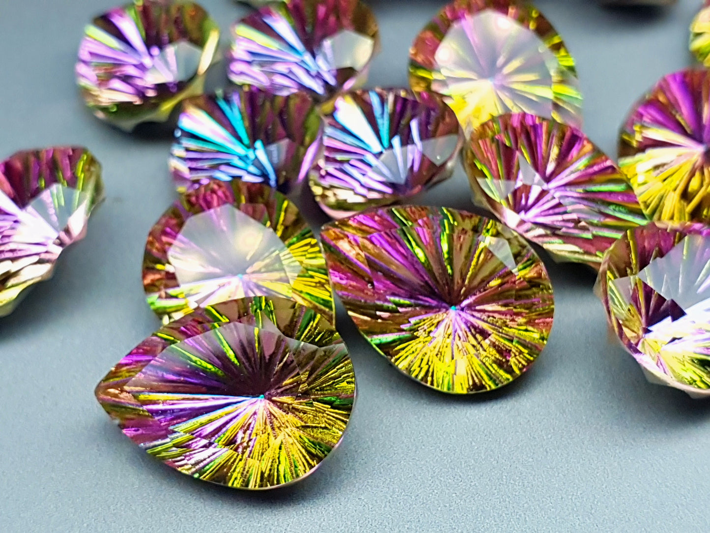 Glass crystal - Pear - 18 mm - AB Pink starburst