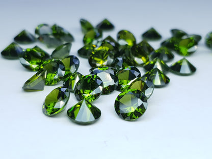 Cubic zirconia - Olive - 8 mm - round faceted cut