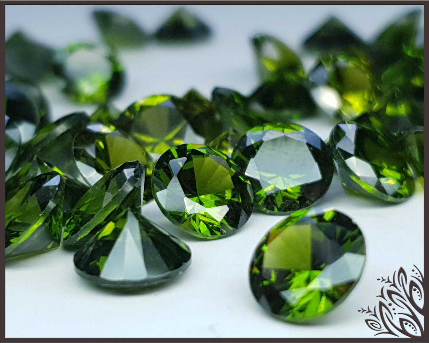 Cubic zirconia - Olive - 8 mm - round faceted cut