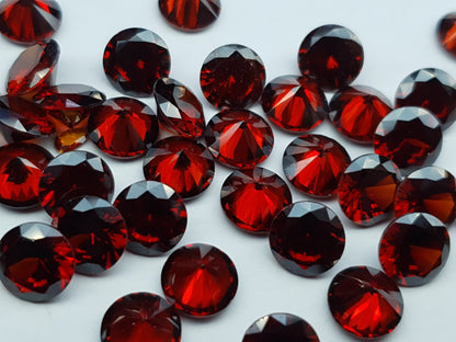 Cubic zirconia - Garnet - 8 mm - round faceted cut