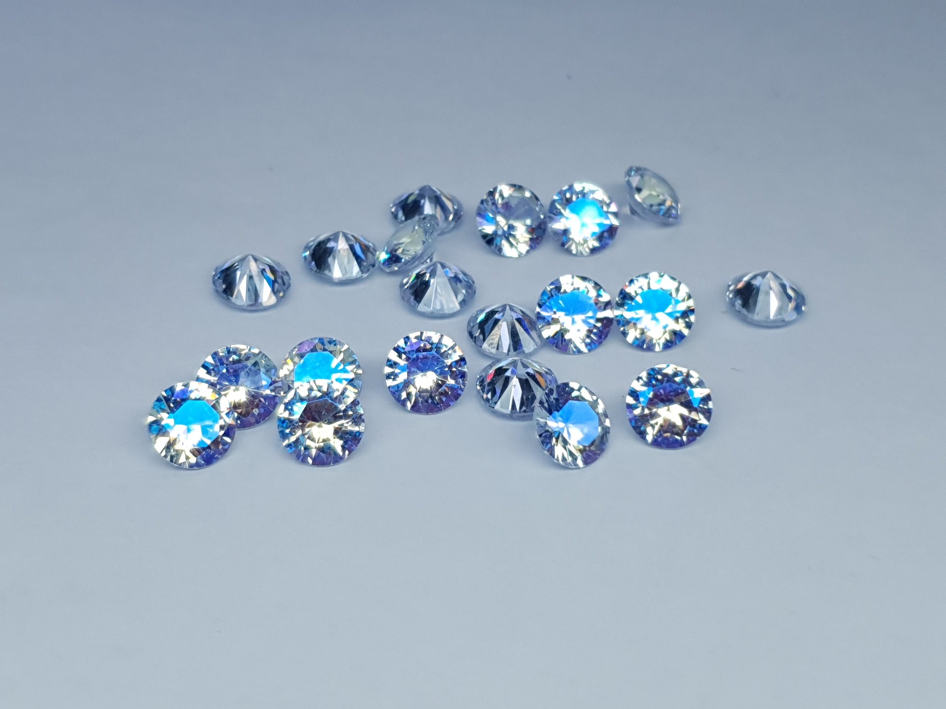 Cubic zirconia - Moonstone - 8 mm - round faceted cut