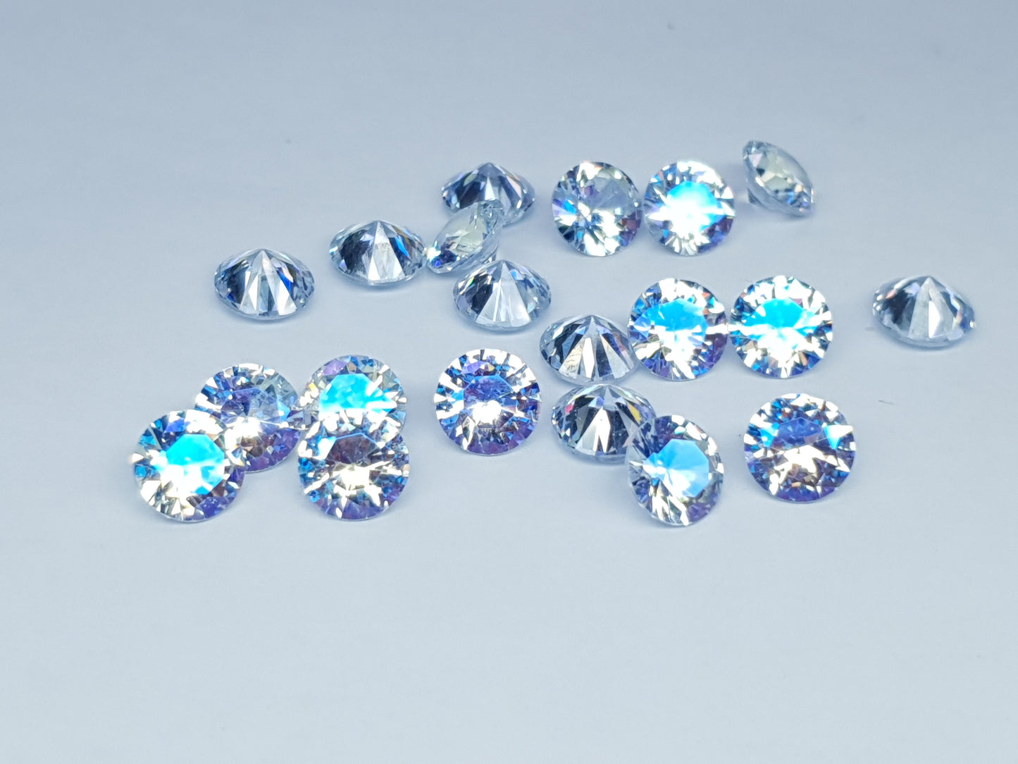 Cubic zirconia - Moonstone - 8 mm - round faceted cut