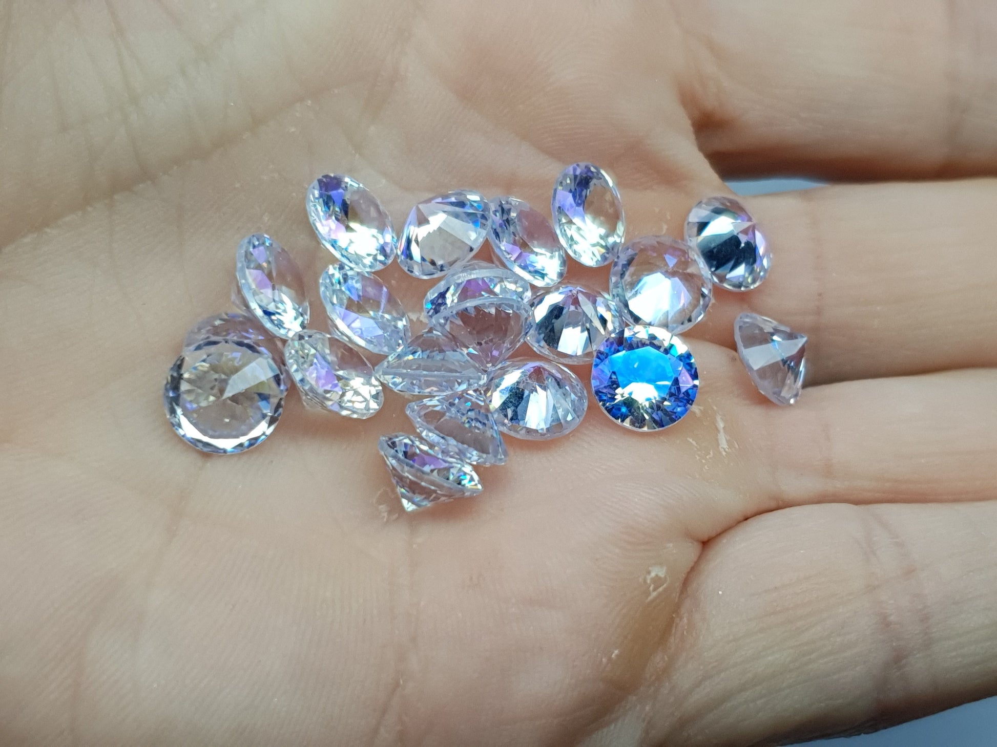 Cubic zirconia - Moonstone - 8 mm - round faceted cut