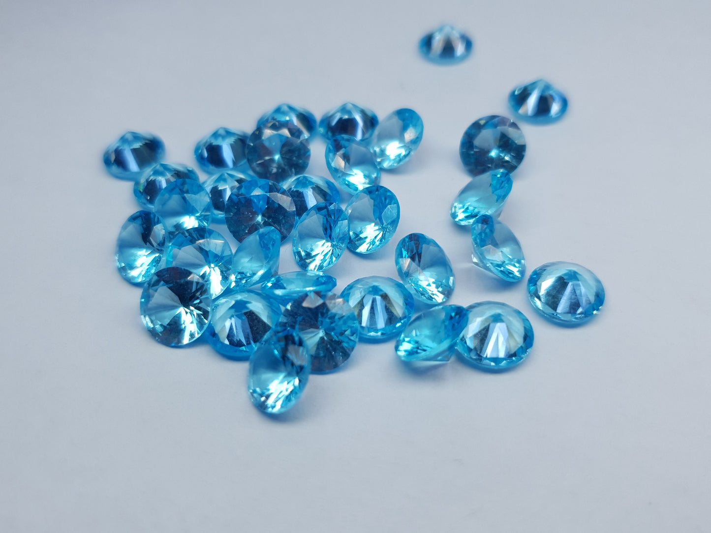 Cubic zirconia - Aquamarine - 8 mm - round faceted cut