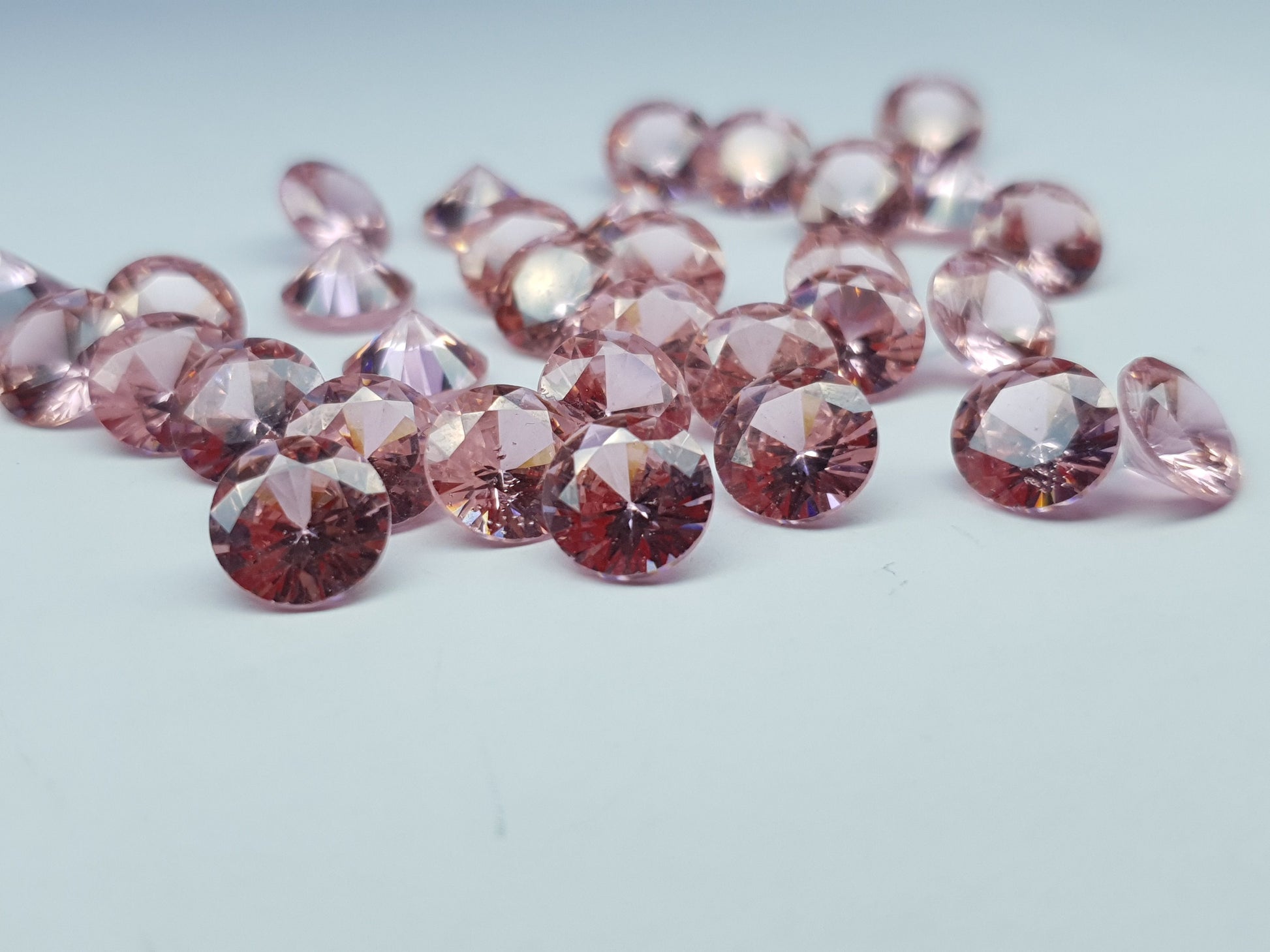 Cubic zirconia - Morganite - 8 mm - round faceted cut