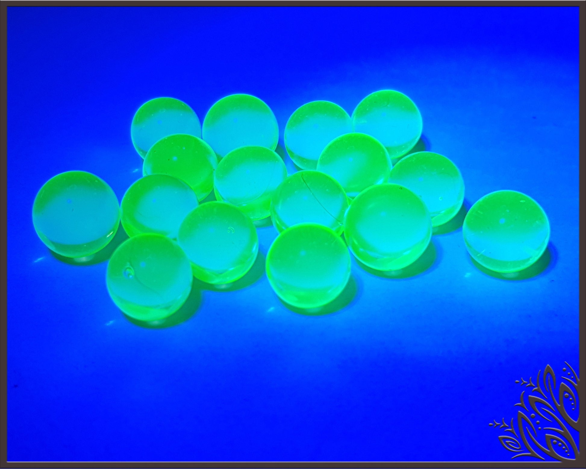 Uranium glass - Sphere/Orb - 10 mm