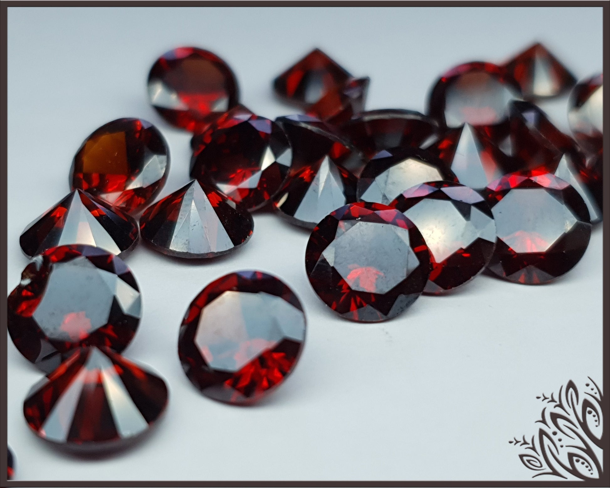 Cubic zirconia - Garnet - 8 mm - round faceted cut