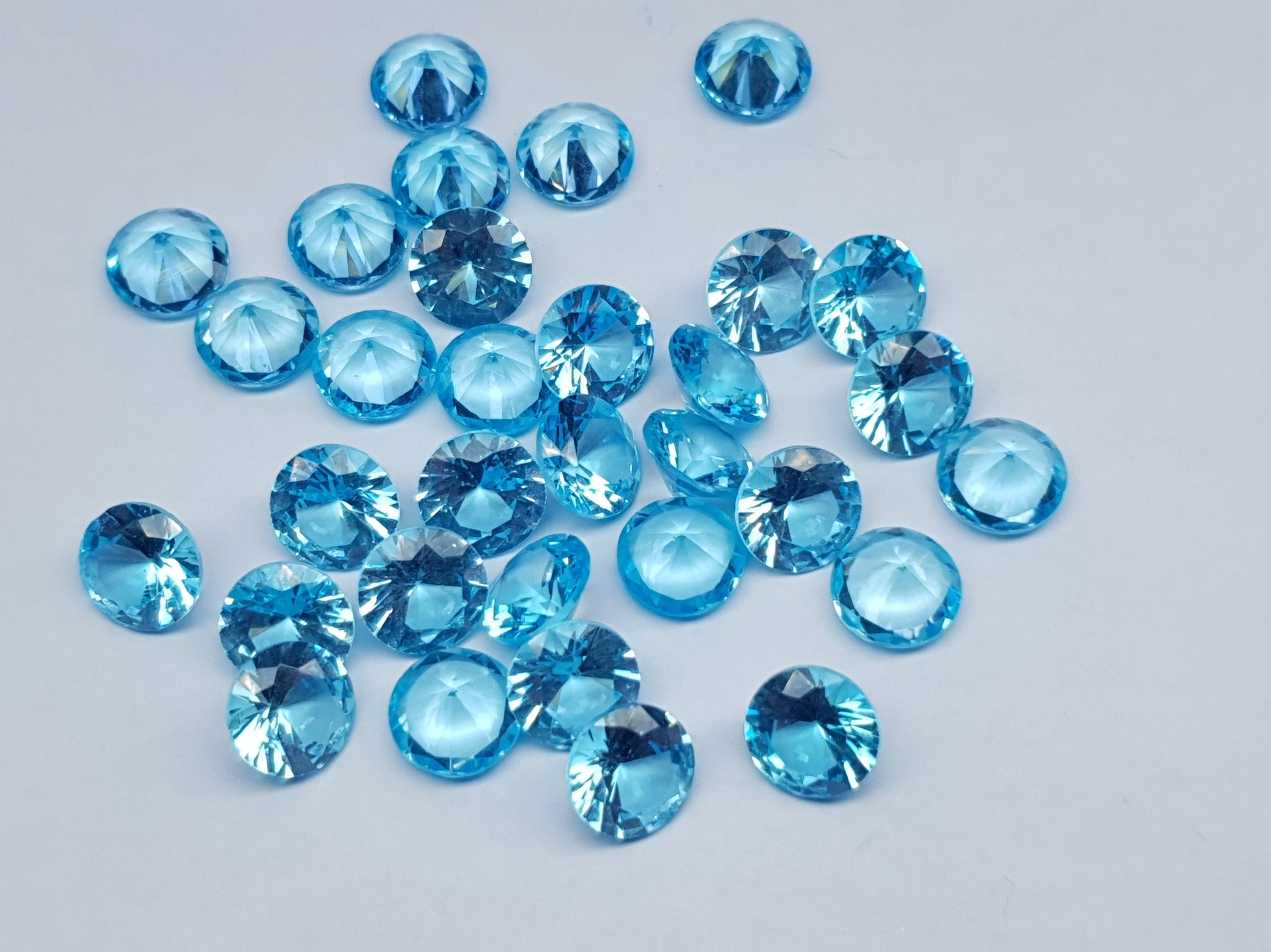 Cubic zirconia - Aquamarine - 8 mm - round faceted cut