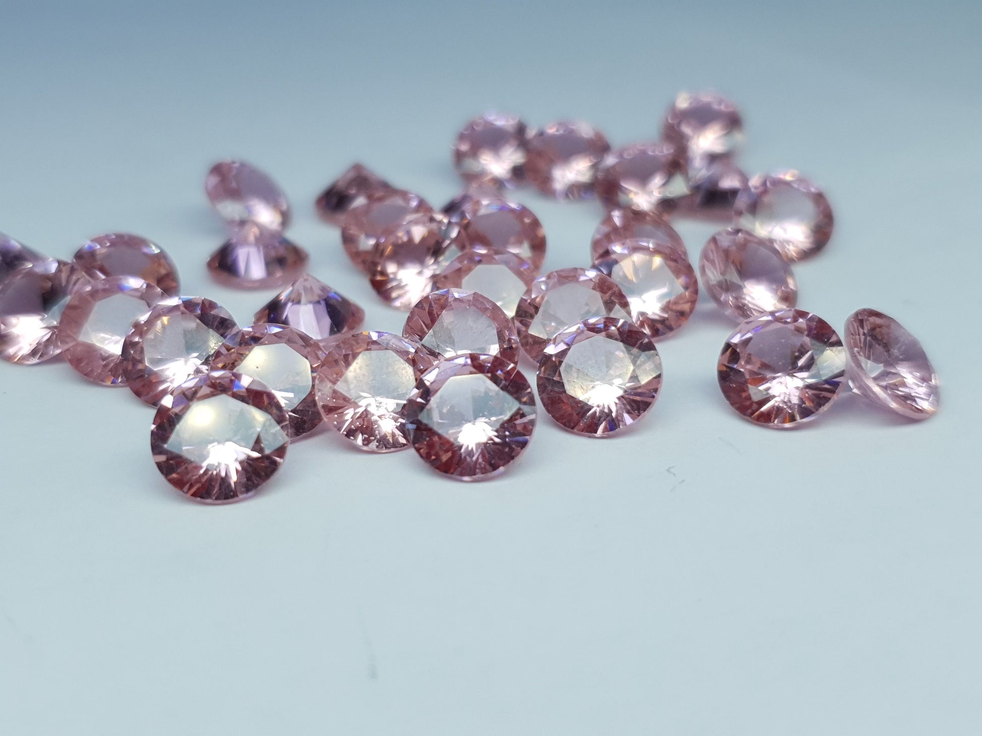 Cubic zirconia - Morganite - 8 mm - round faceted cut