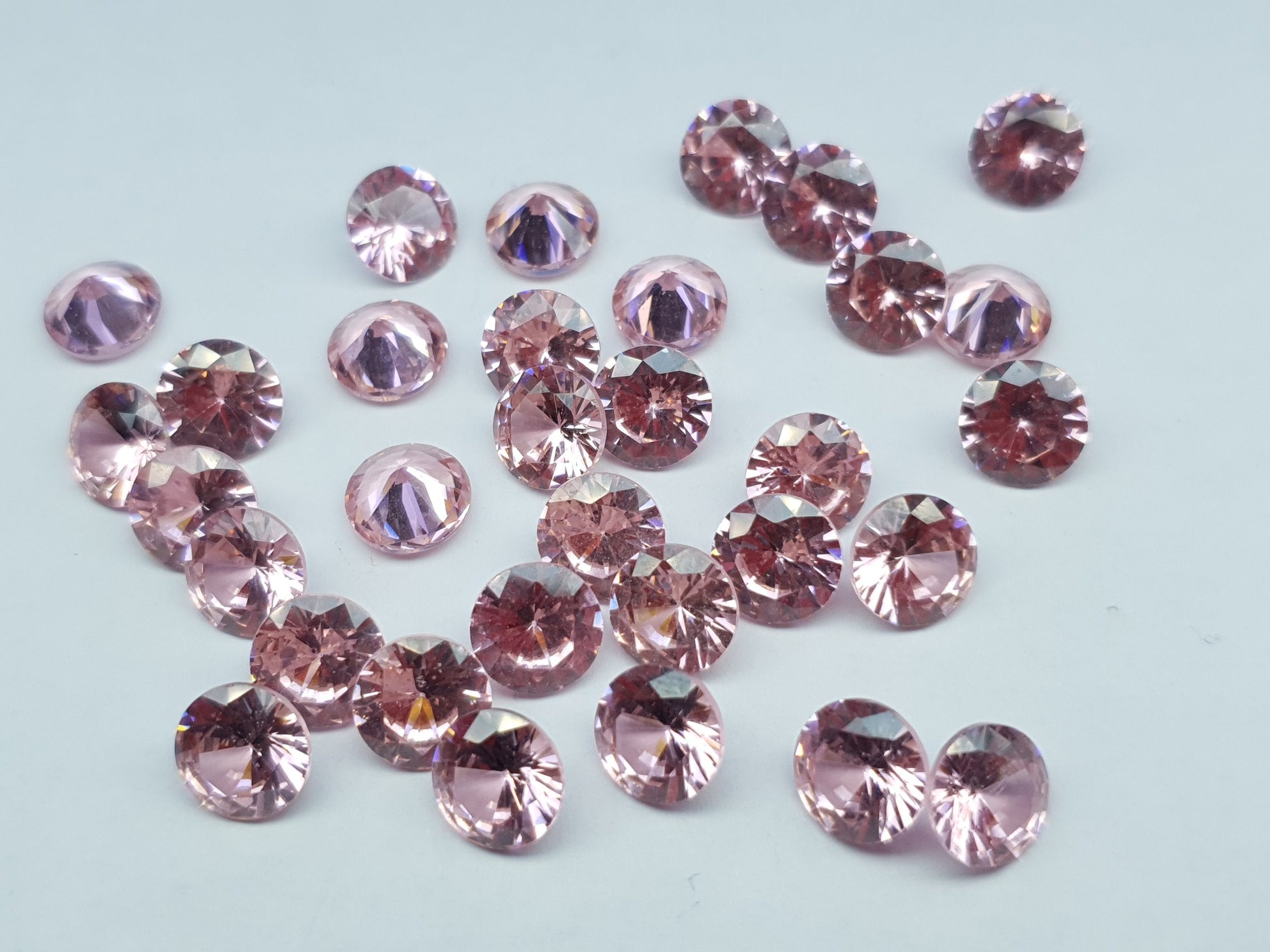 Cubic zirconia - Morganite - 8 mm - round faceted cut