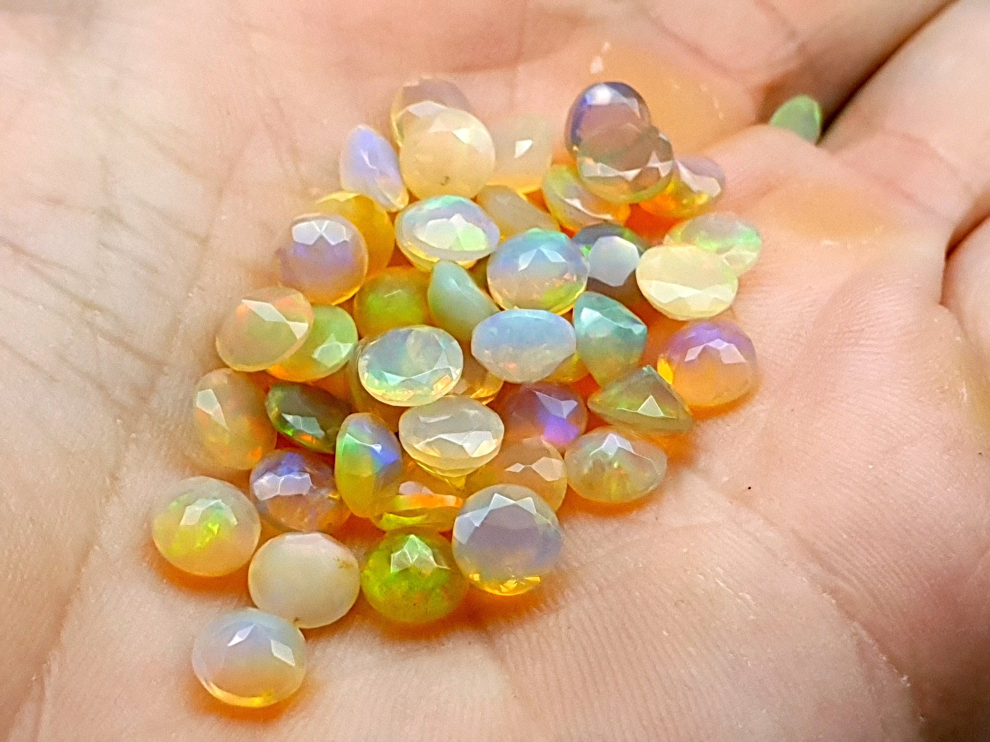 Ethiopian opal - loose gemstone - various sizes - round faceted cut