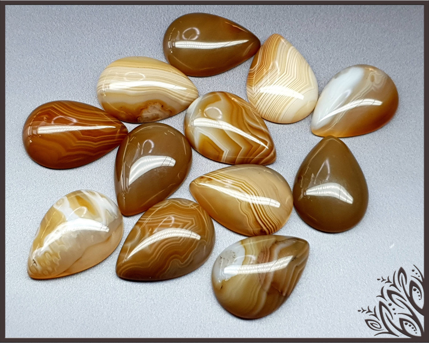 Light brown striped agate cabochon - pear - 25 mm