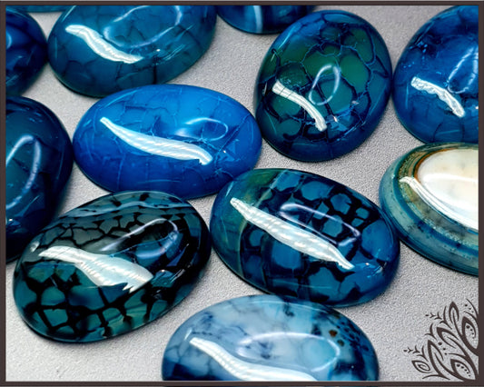 Blue dragon veins cabochon - oval - 25 mm