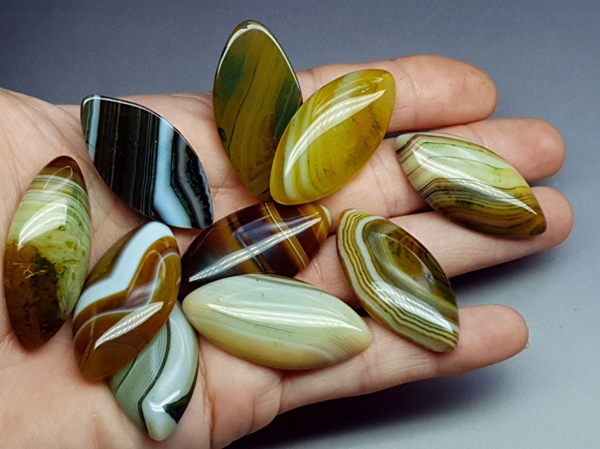 Striped agate - brown - marquise - 40 mm