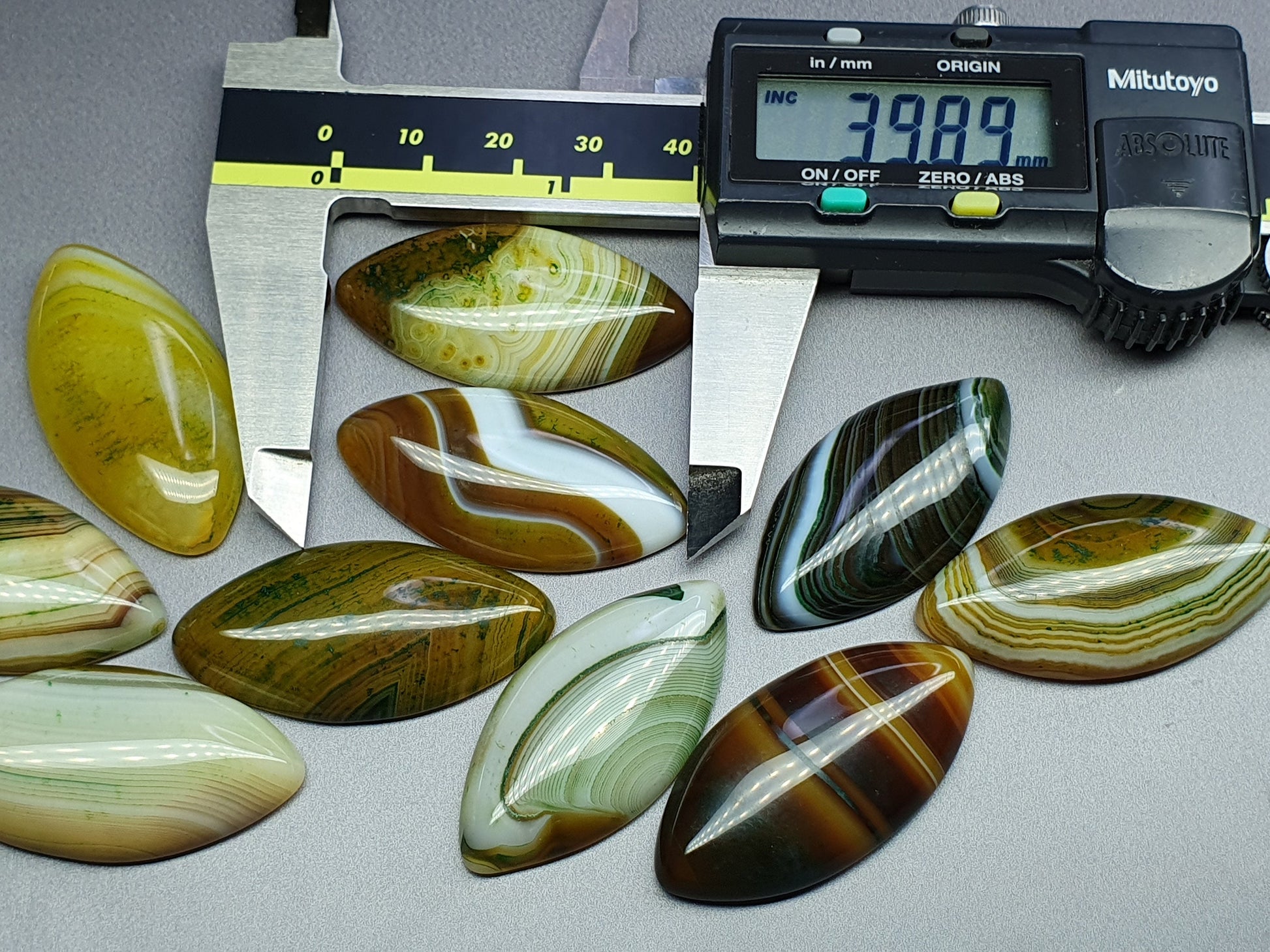 Striped agate - brown - marquise - 40 mm