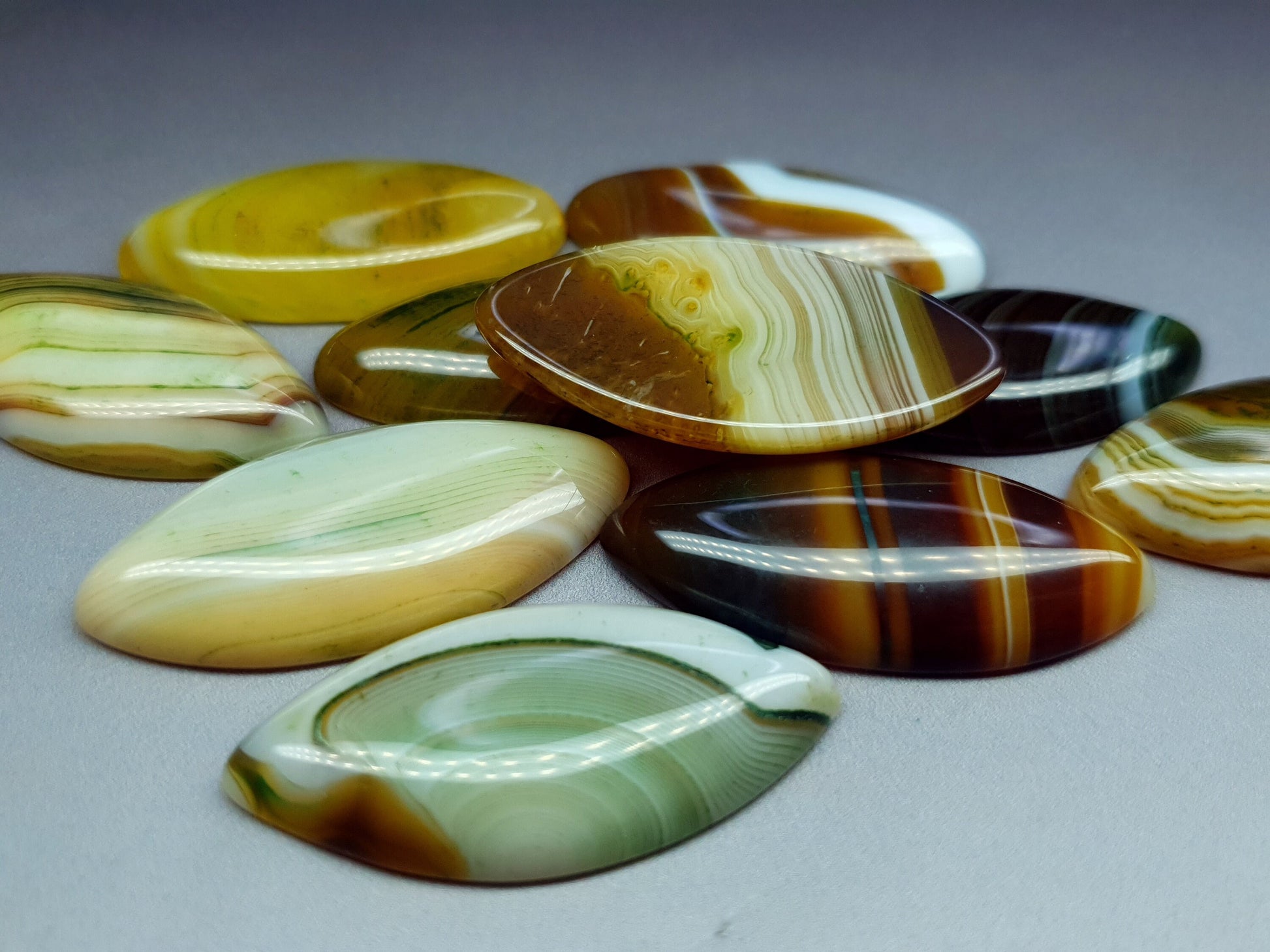 Striped agate - brown - marquise - 40 mm