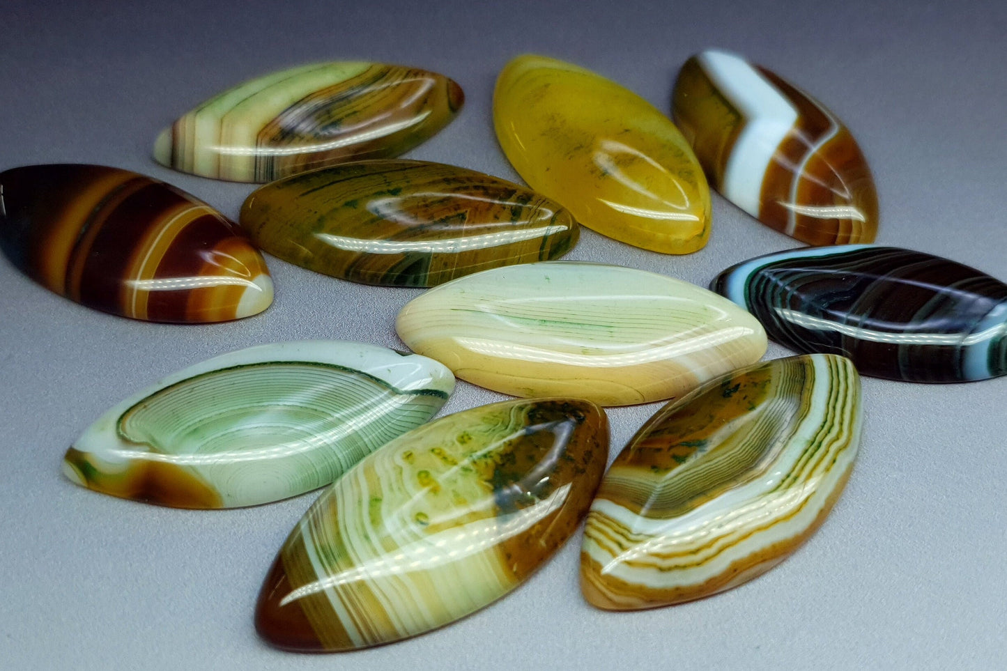 Striped agate - brown - marquise - 40 mm