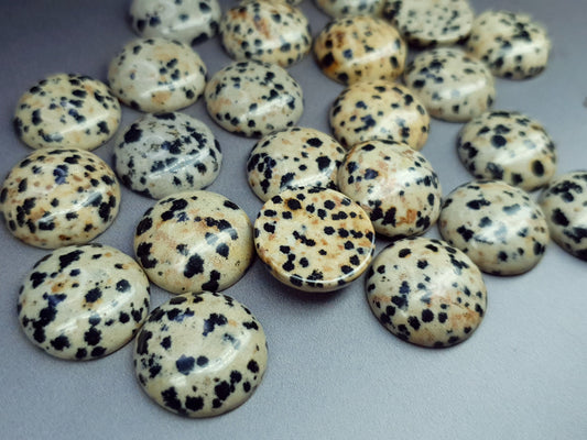 Dalmation jasper cabochon - round - 18 mm