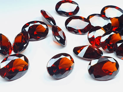 Cubic zirconia - Garnet - 14 mm - oval faceted