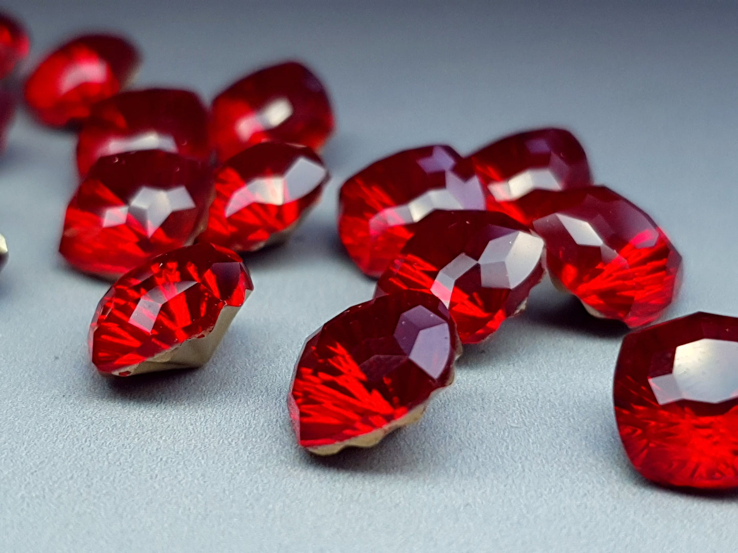 Glass crystal - square - 10 mm - solid red starburst