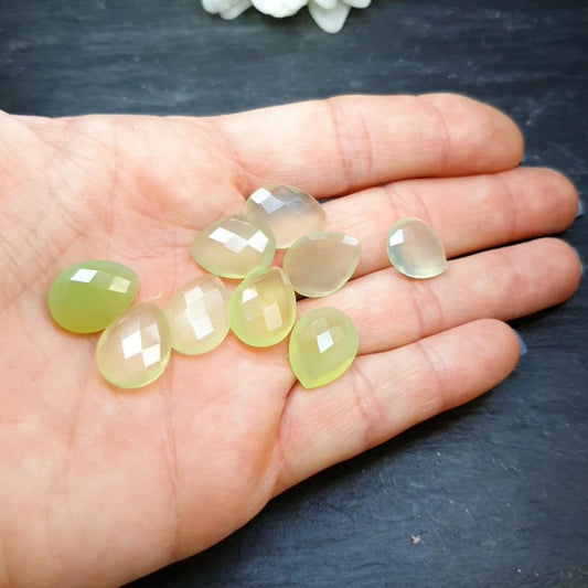 Chalcedony - puffy pear - 16 mm - green