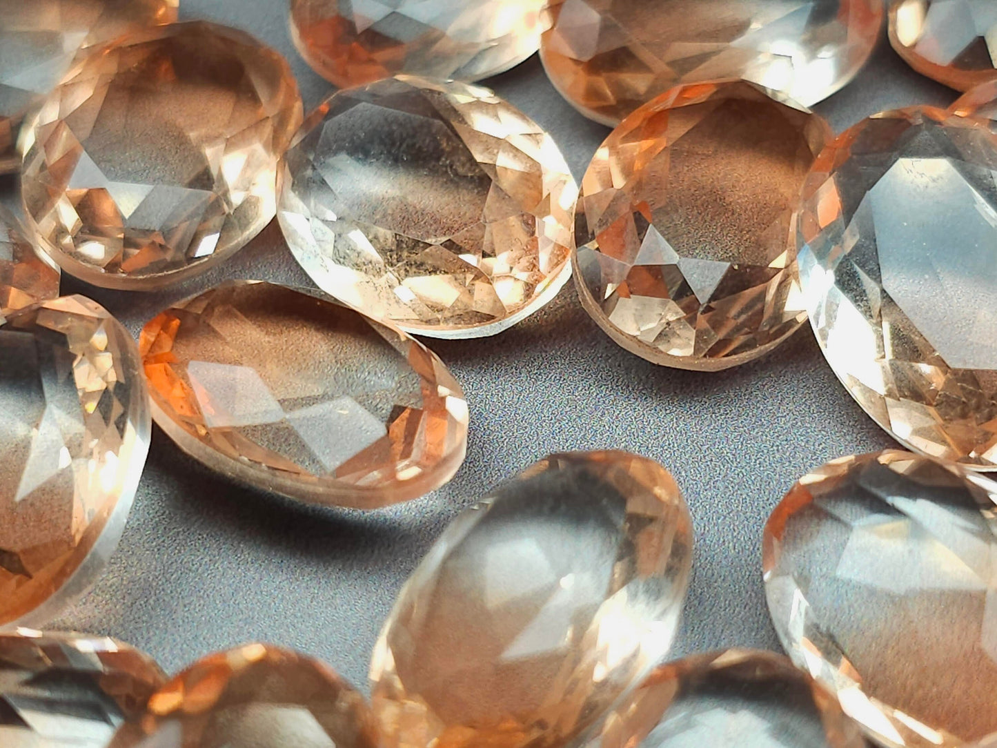 Glass crystal - Oval - 18 mm - peach - clear ombre