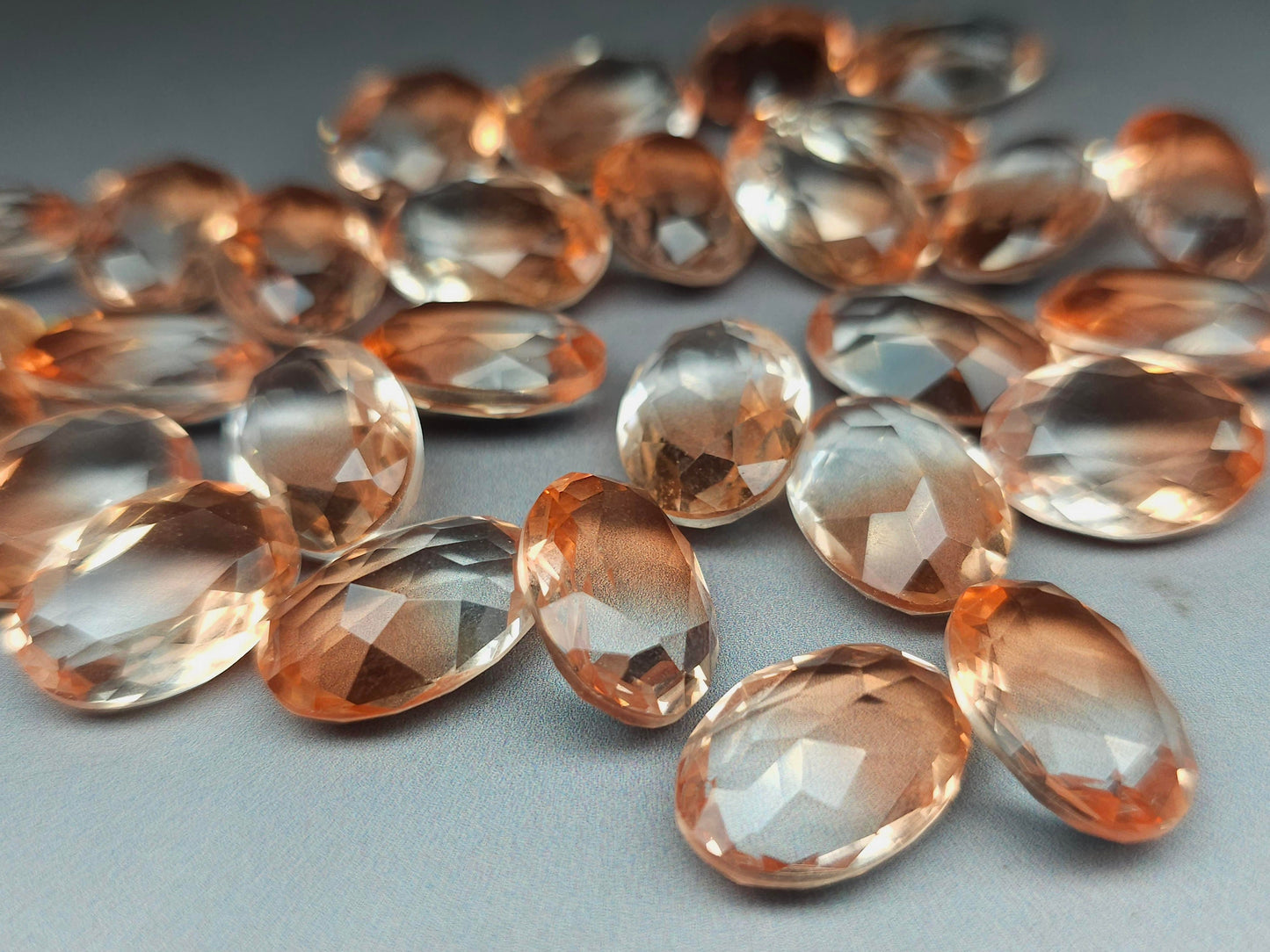 Glass crystal - Oval - 18 mm - peach - clear ombre