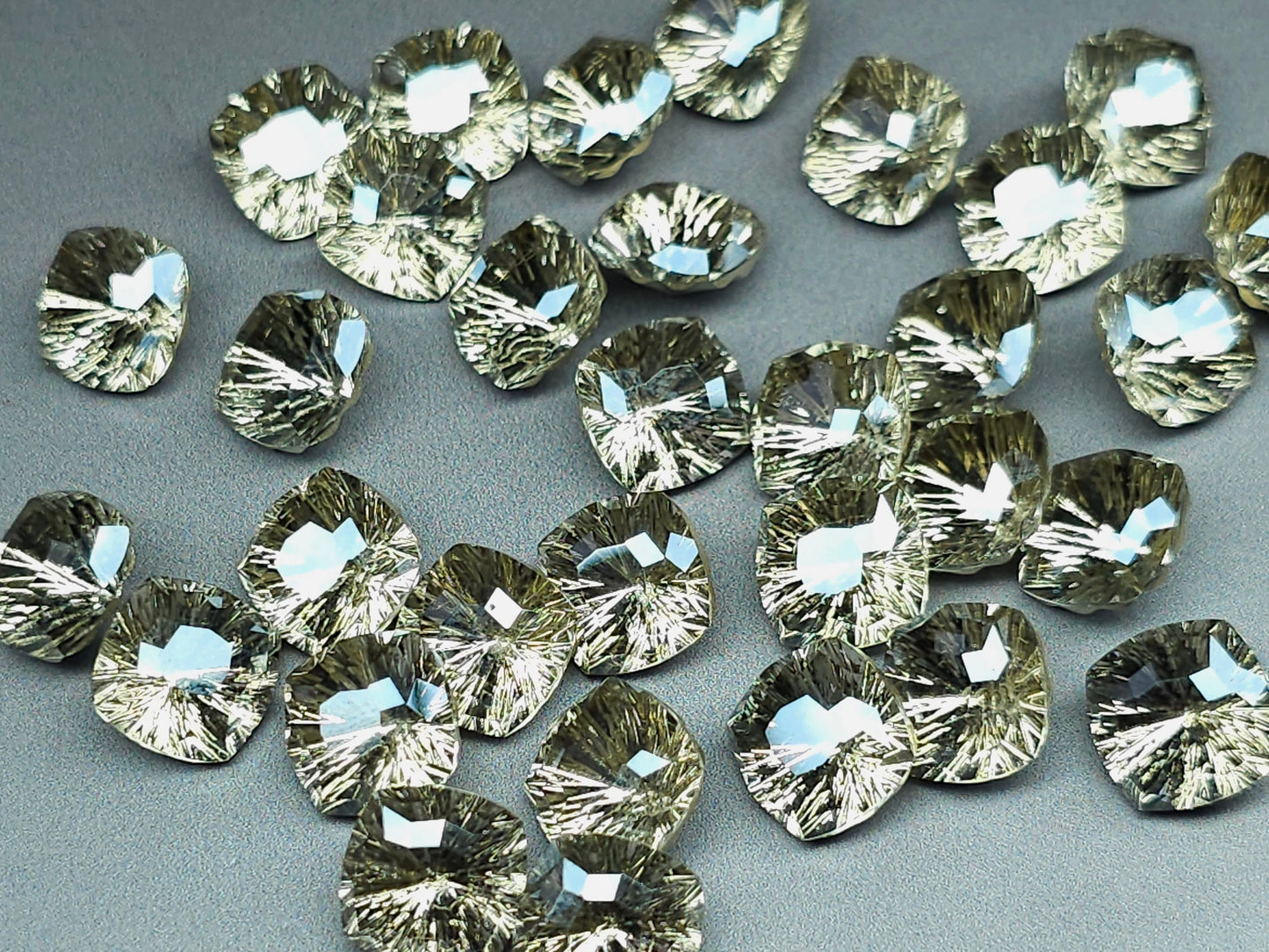 Glass crystal - square - 10 mm - smokey quartz starburst