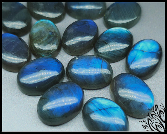 Labradorite cabochon - deep blue - oval - 18 mm