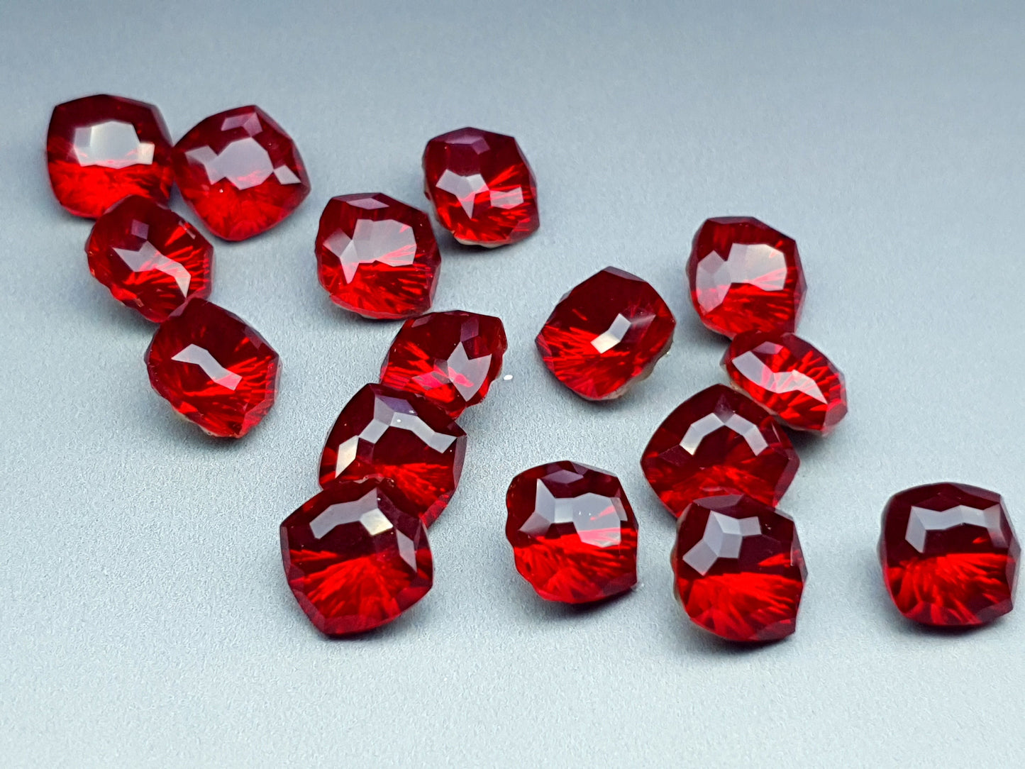 Glass crystal - square - 10 mm - solid red starburst