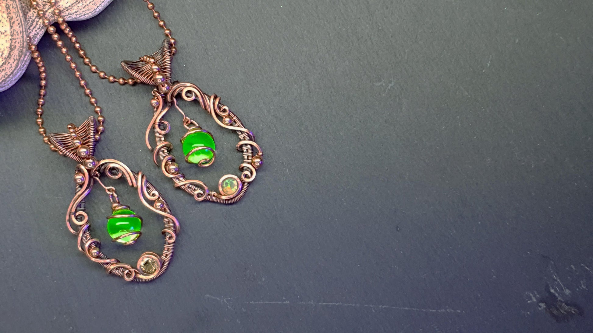 Uranium glass pendant 'Reflection'