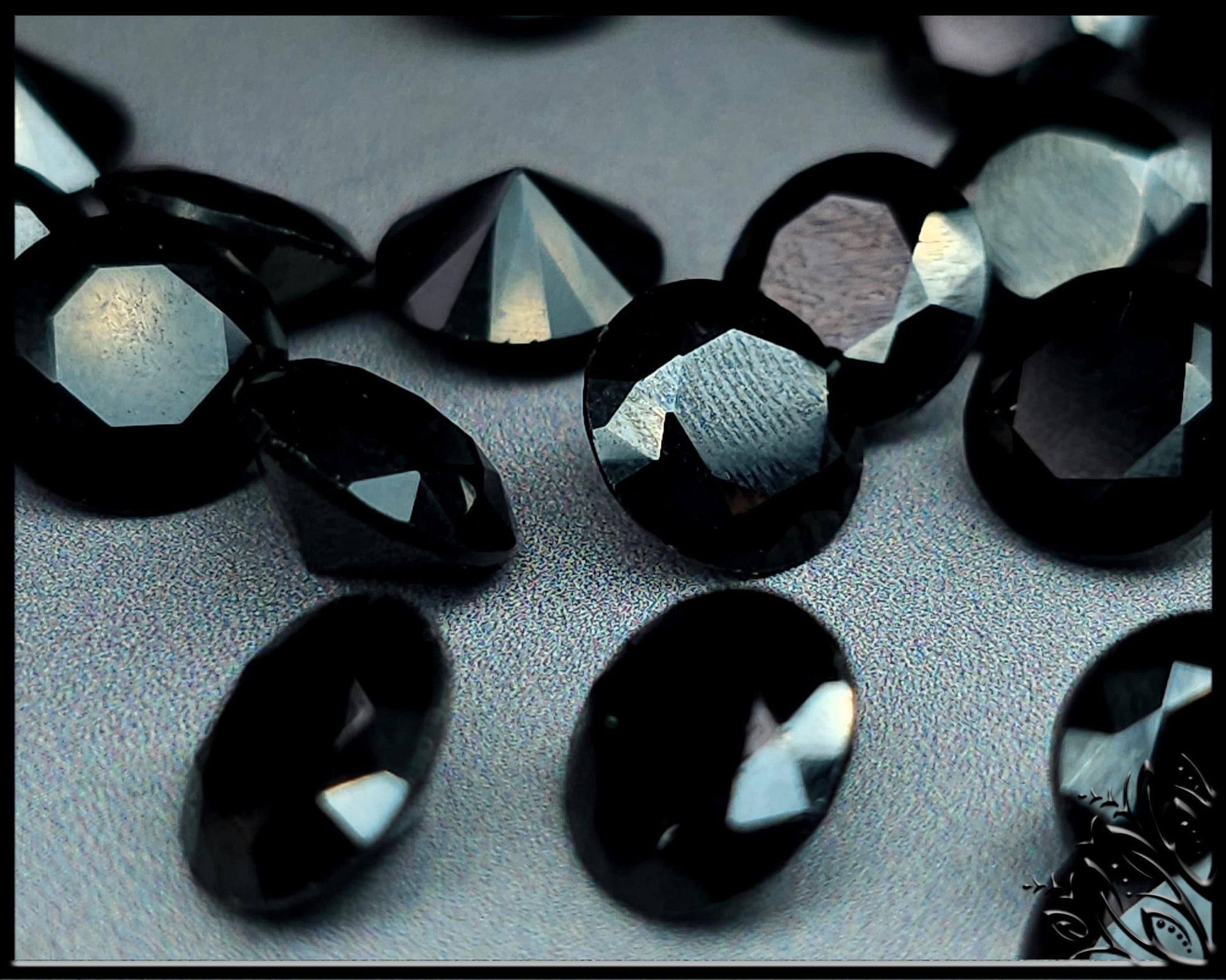 Cubic zirconia - Raven black - 8 mm - round faceted cut