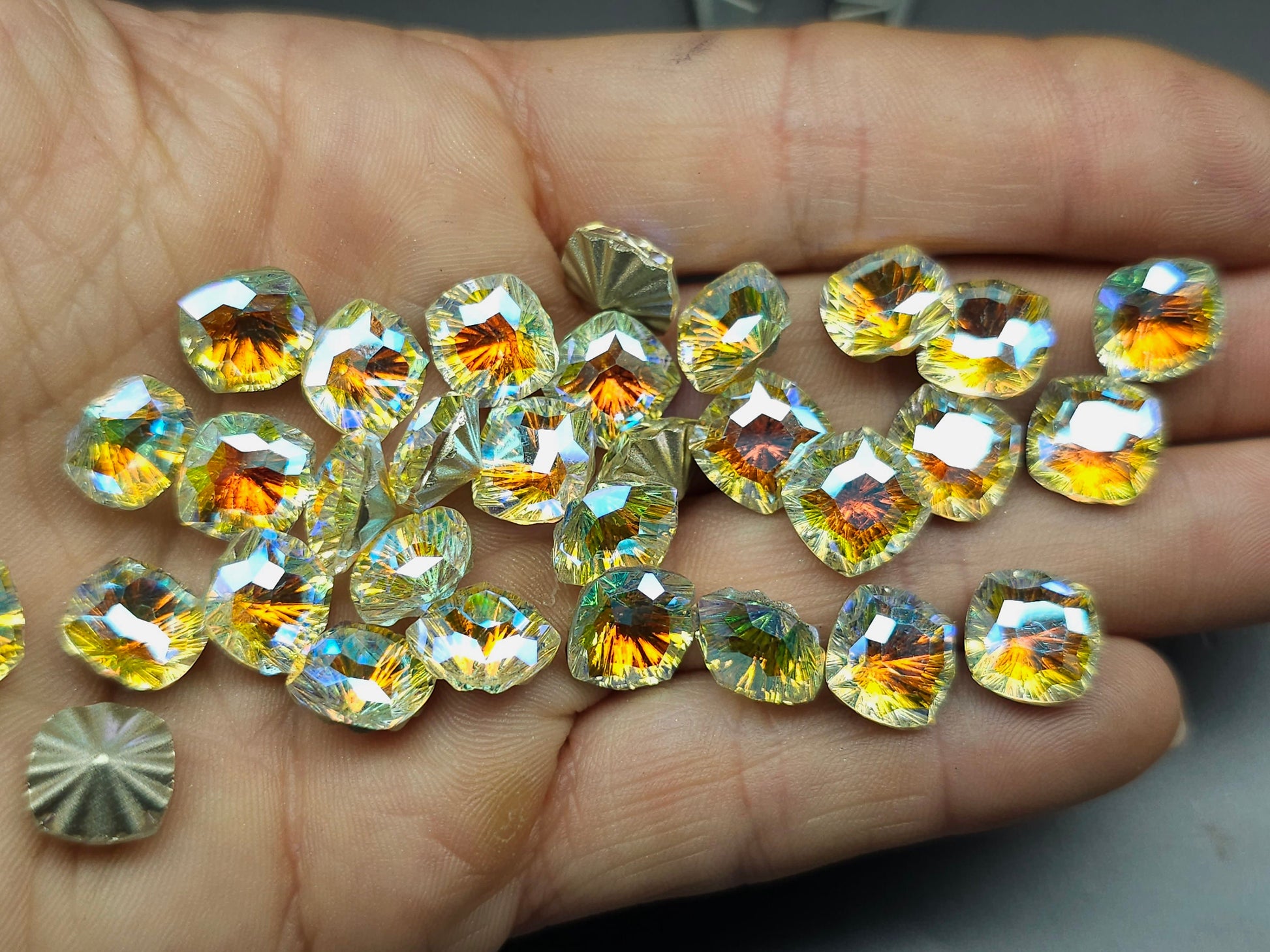 Glass crystal - square - 10 mm - Starburst - Sunflower