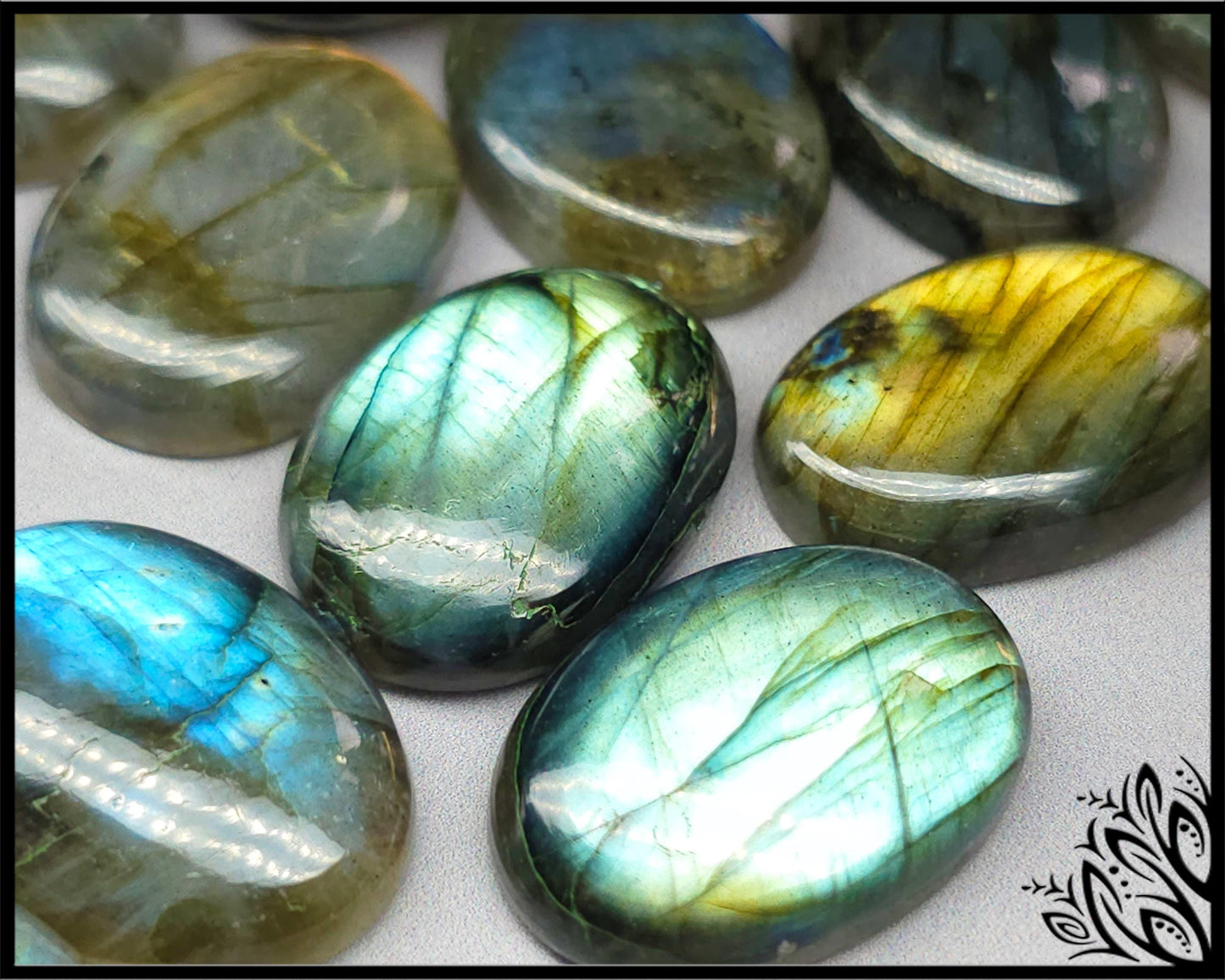 Labradorite cabochon - oval - 25 mm