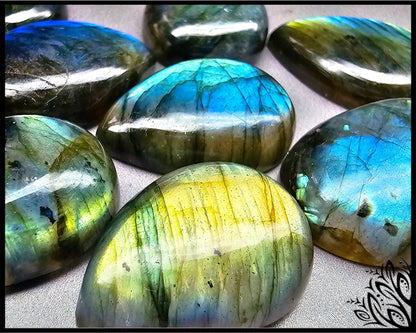 Labradorite cabochon - pear - 25 mm