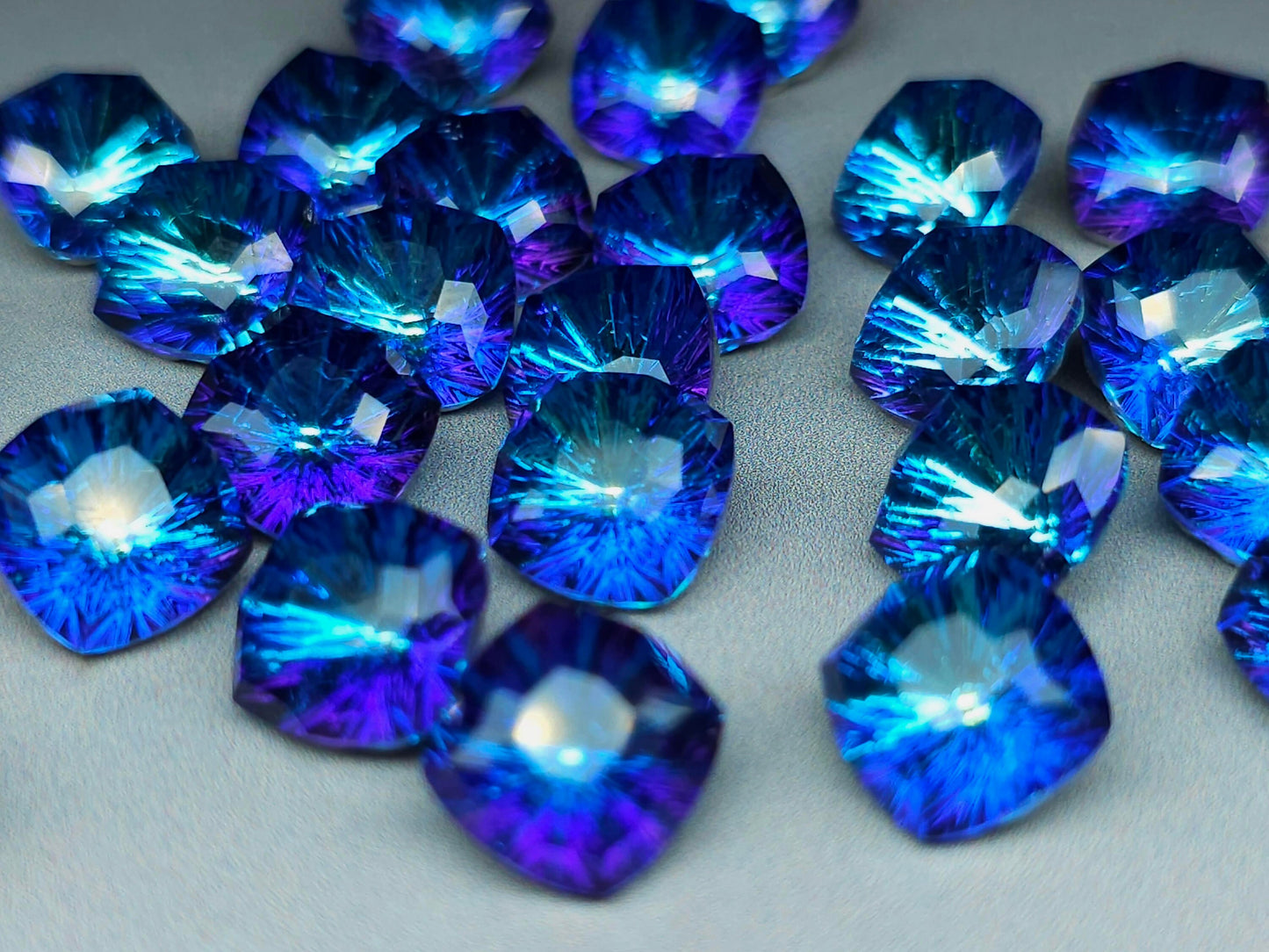 Glass crystal - square - 10 mm - Starburst solid blue galaxy